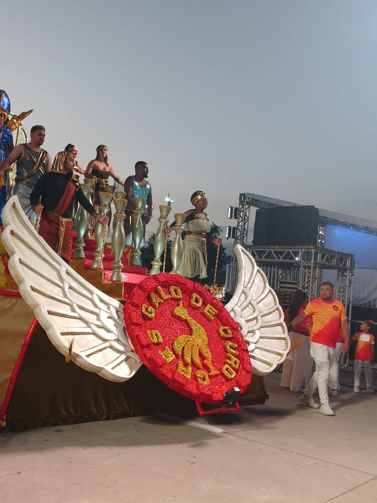 Foto: Escola de samba Galo de Ouro - 2º lugar no Grupo C / Divulgação