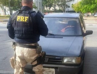 Carro furtado em novembro de 2023 é recuperado pela PRF na BR 101 em Niterói.